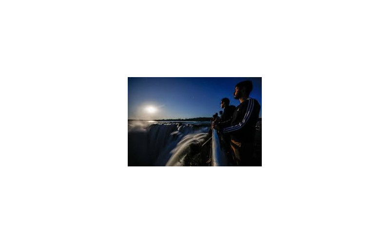 Iguazú a la Luz de la Luna