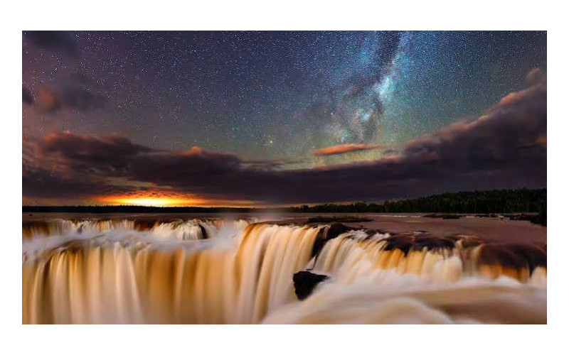 Iguazú a la Luz de la Luna