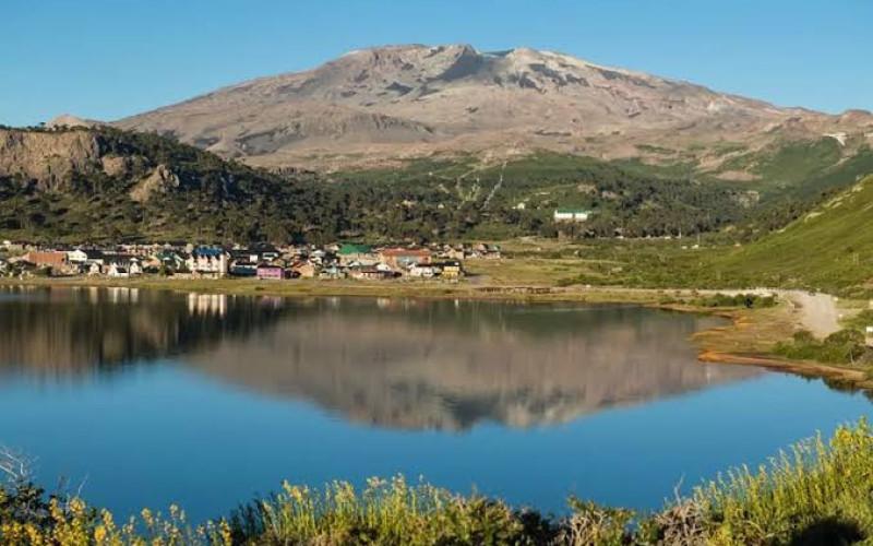 Ruta del Pehuén y Lagos Neuquinos